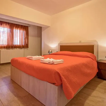 With 10 Bedrooms In Kaloniktis-rethymno, With Wonderful Sea View Готель *