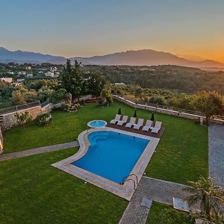 With 10 Bedrooms In Kaloniktis-rethymno, With Wonderful Sea View Willa Retimno
