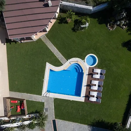 With 10 Bedrooms In Kaloniktis-rethymno, With Wonderful Sea View Retimno